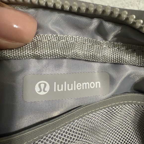 Lululemon Athletica Gray Belt Bag with Adjustable Strap - Picture 9 of 11